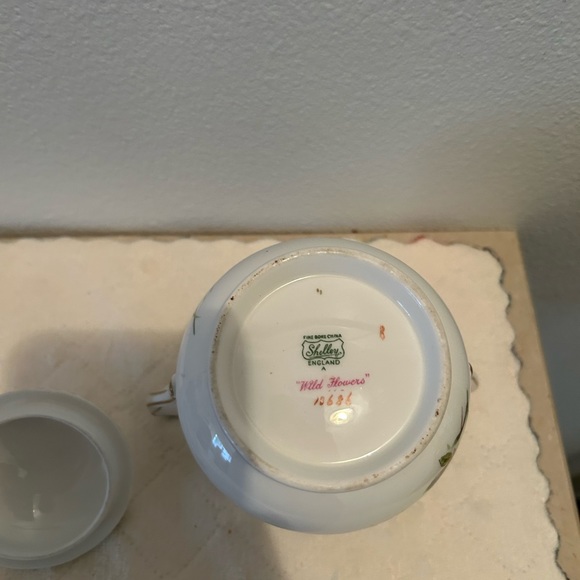 Shelley WILD FLOWERS Gainesborough 4.75" Sugar Bowl - Picture 3 of 12